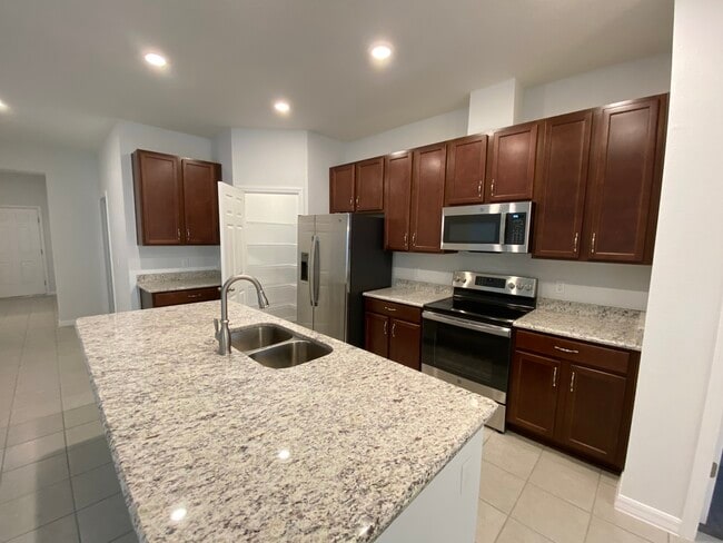 Photo - 29214 Armoyan Blvd