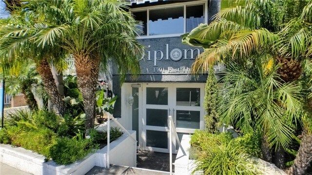 Photo - 1401 E 3rd St