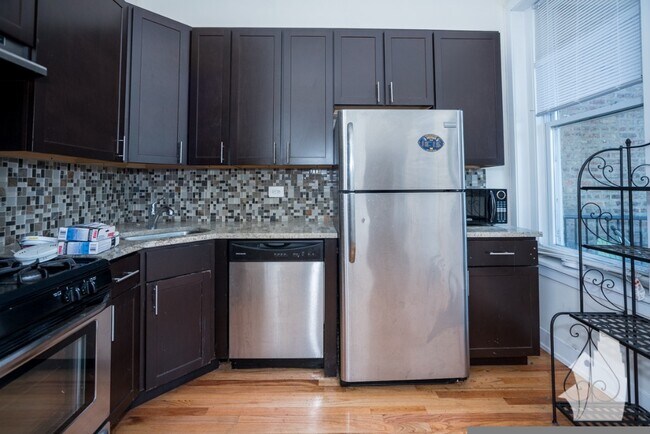 Photo - 3356 N Sheffield Ave Unidad 1