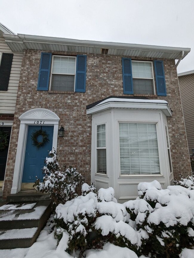 Building Photo - Provo Townhouse