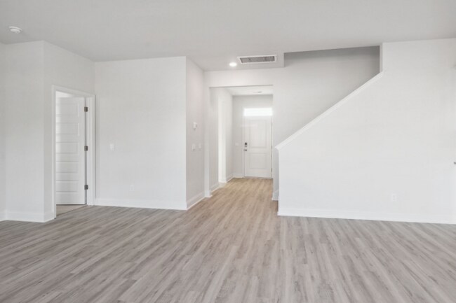 Photo - 323 Fox Tail Dr