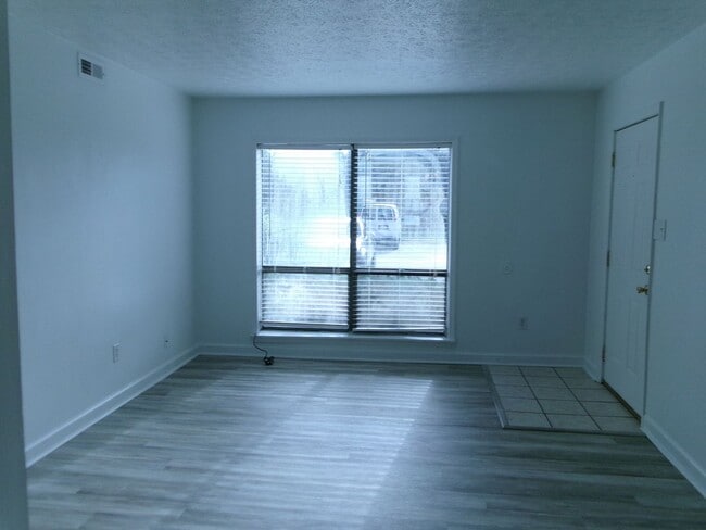 615 Carter Ln Unit D-2