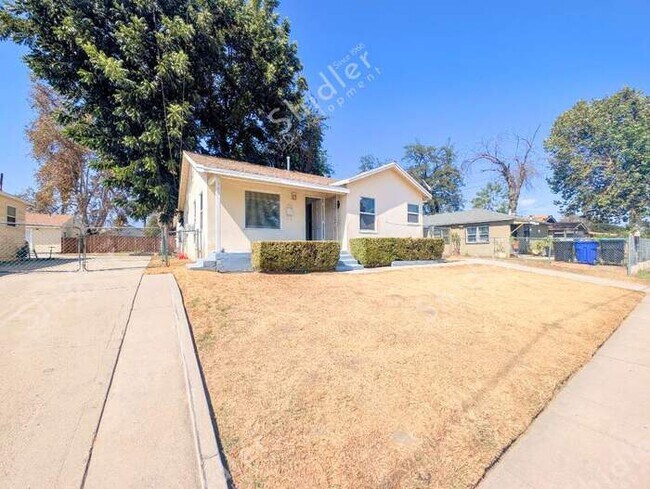 2 Bedroom 1 Bath with Laundry