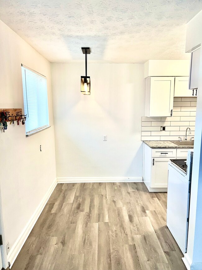 eat in dining area off the kitchen - 1965 Vaughn St Townhome