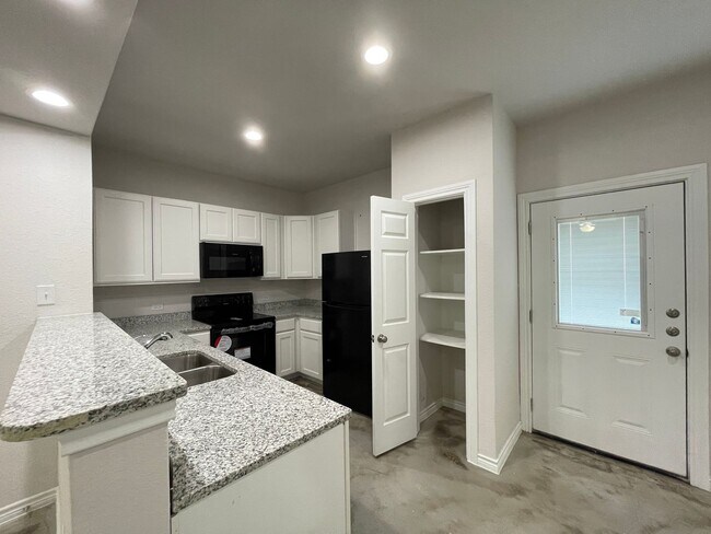 7311 Colina Way Unidad 102