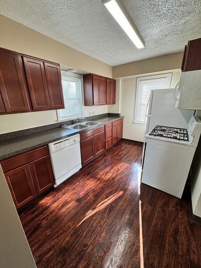 Photo - 625 Churchill Rd