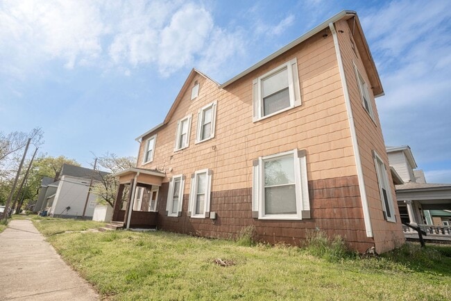 731 S 7th St