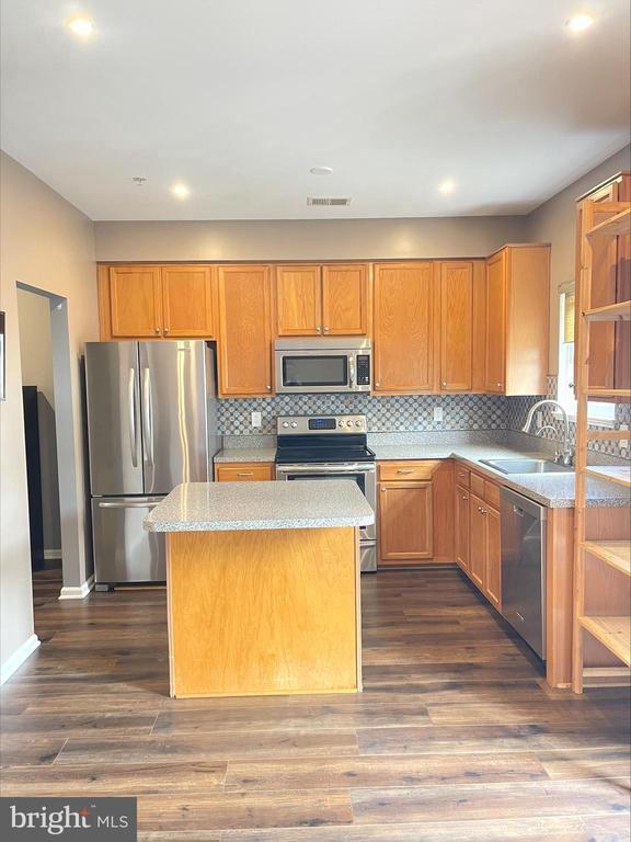 Building Photo - 1204 Needham Ct Rental