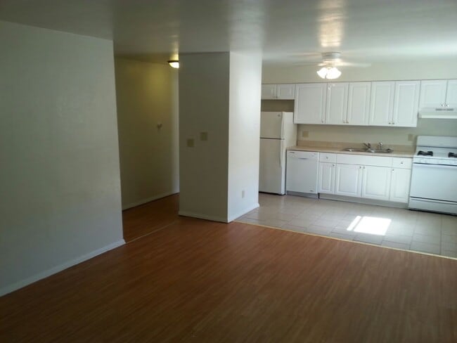 Building Photo - 1205 Wall St Unit 2