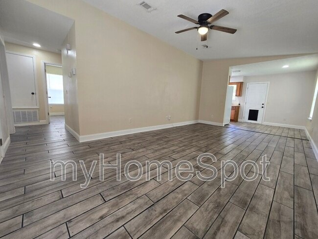 Photo - 8900 Forest Oak Dr