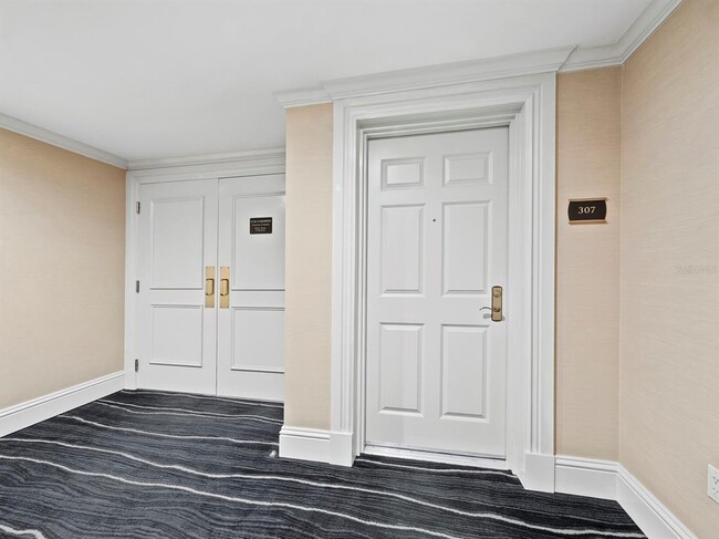 Photo - 800 N Tamiami Trl Unit 307