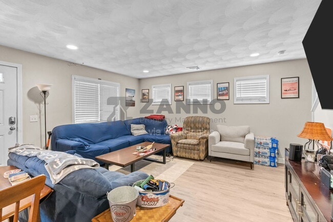 Photo - 498 Park Ave