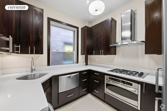 Building Photo - 324 E 50th St Rental
