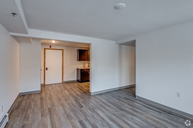 2 BR, 1 BA - 876SF - Oak Meadow
