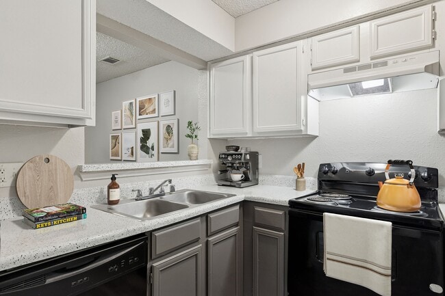 Building Photo - ReNew Fairmont Park Rental