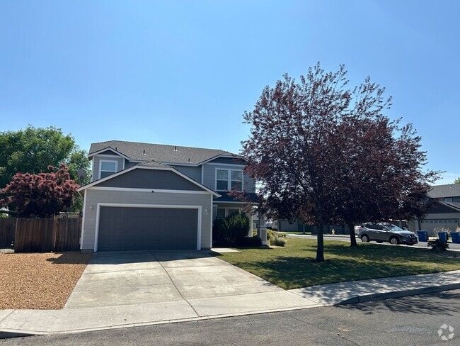 Building Photo - Home in Antler Ridge Community-Redmond
