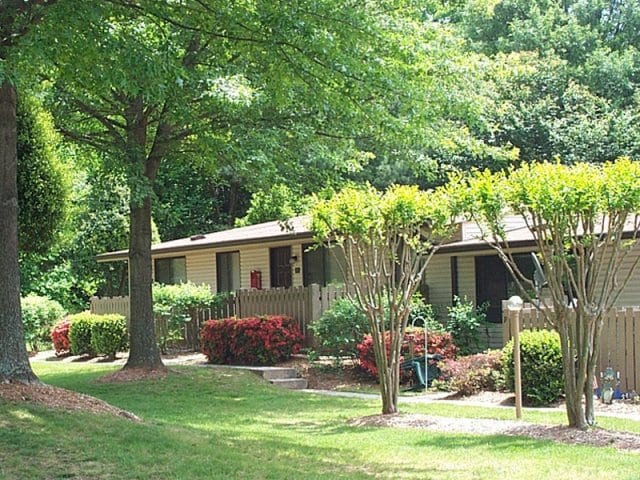 Lakemont Apartment Homes