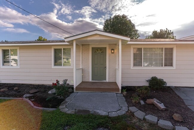 1035 Vista Pl