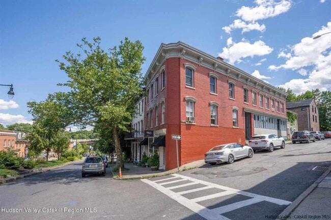 Photo - 4 W Union St