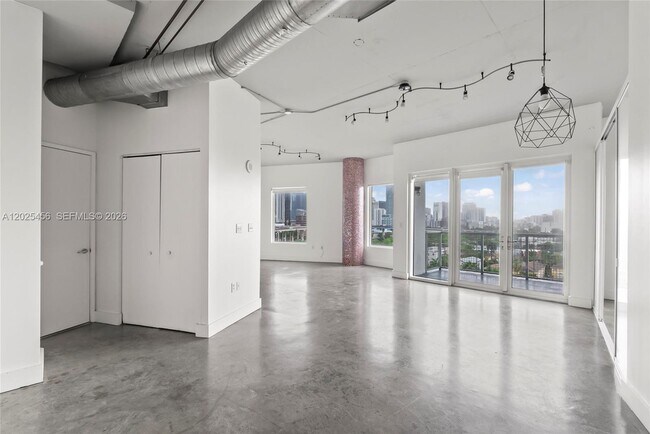 Photo - 10 SW South River Dr Unit 1006