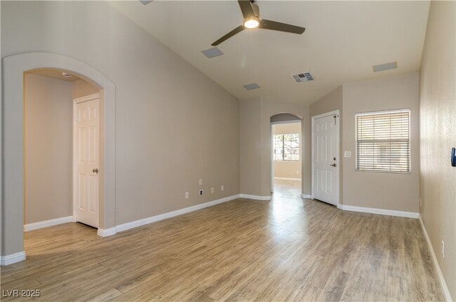 Photo - 8688 Little Fox St