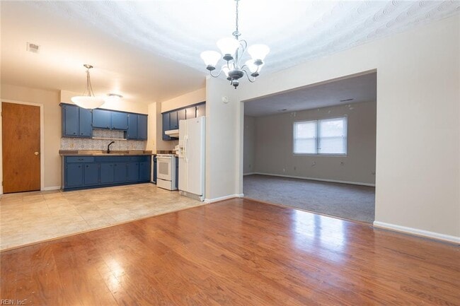 Photo - 3100 Norway Pl