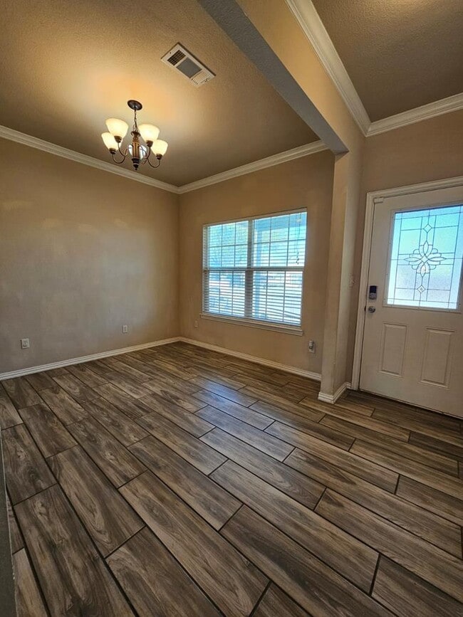 Photo - 604 NE Ave E Pl