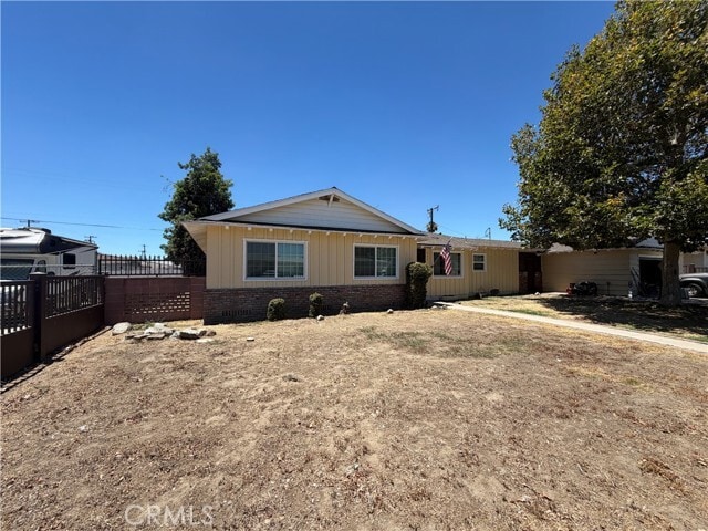 Building Photo - 944 N Primrose Ave