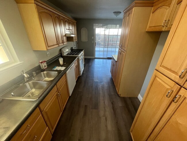 Photo - 4 Bed/3 Bath w/Loft. HURRY won't Last Lon...