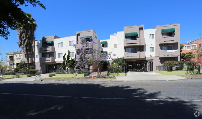 Photo - 321 N Kenmore Ave Apartments