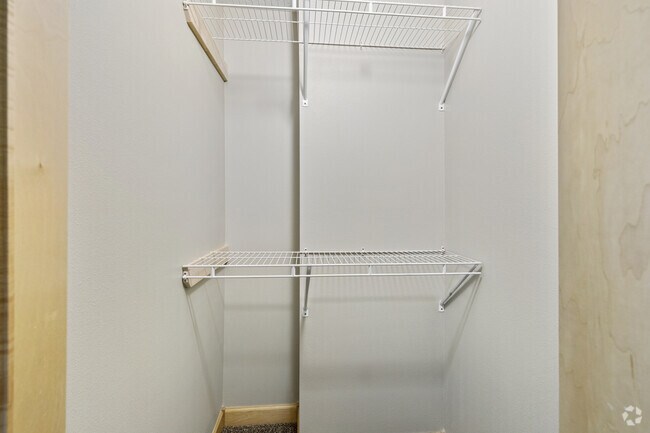 2BR, 1.5BA - 1,385SF - Closet