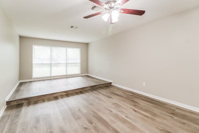 Photo - 7327 Shady Vale Ln