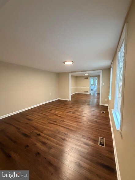 Photo - 127 E Union St