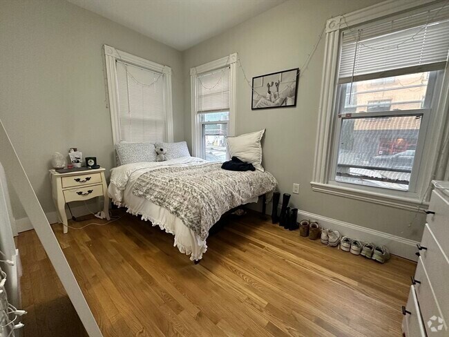 Building Photo - 682 Columbia Rd Unit 3 Rental