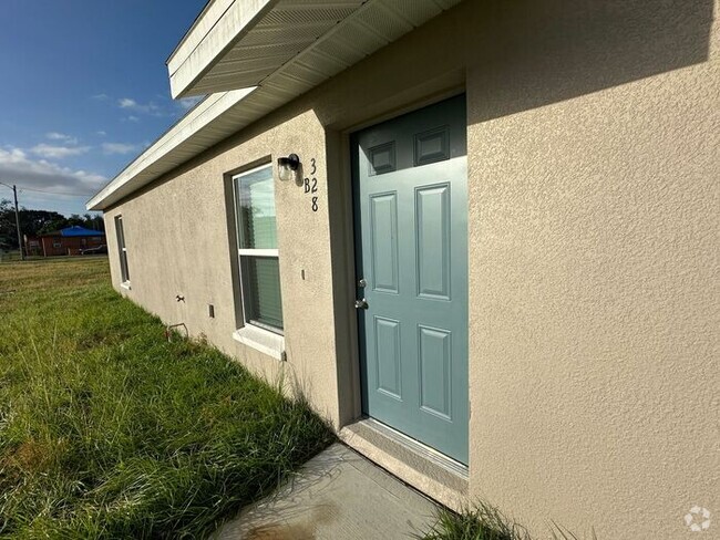 Building Photo - 2 Bedroom 2 Bathroom Duplex in Winter Haven Rental