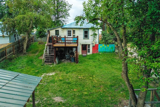 Photo - 583 Baker Ave