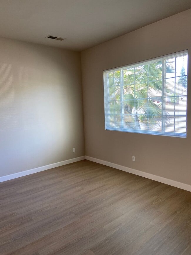 Photo - Willow Springs - Cozy 3 Bdrm, 2 Bath on culdesac. Walking distance to Folsom HS