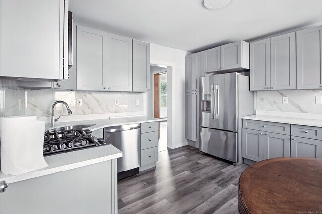 Building Photo - 100 Bishop Ave Unit 2nd Fl Rental