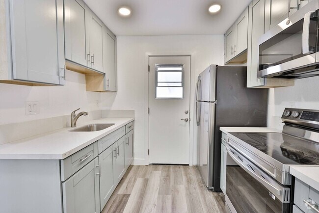 Building Photo - New renovated 2 Bedroom 1 Bathroom in Nort... Unit 4167 #1 Rental