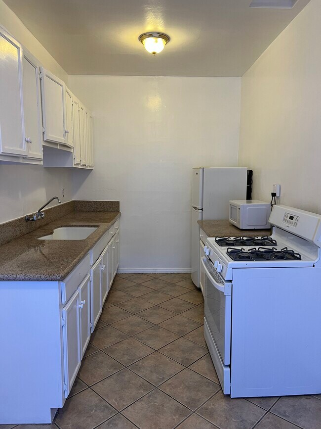 Photo - 2041 N Vermont Ave Unidad 203