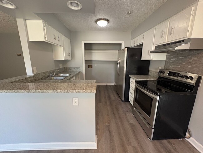 Photo - Updated 2 Bedroom Duplex in Windsor Park!