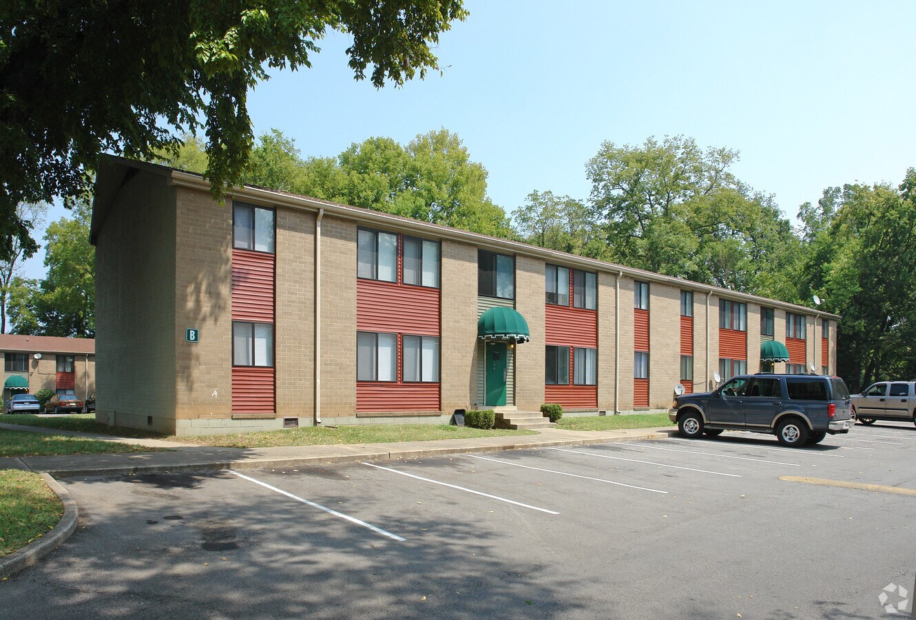 Eastwood Courts - Eastwood Courts Apartments