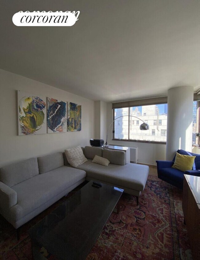 Photo - 350 W 50th St