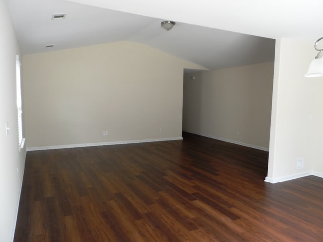 Photo - 44 Roseberry Cir