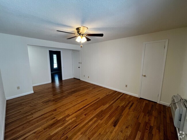 Building Photo - 2 Bedroom Cozy Condo in Farmington Village Unit 13