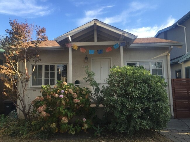 Building Photo - Cute Berkeley bungalow blocks from N. Berk... Rental