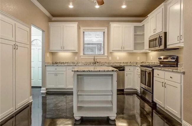 Photo - 2732 Sandage Ave