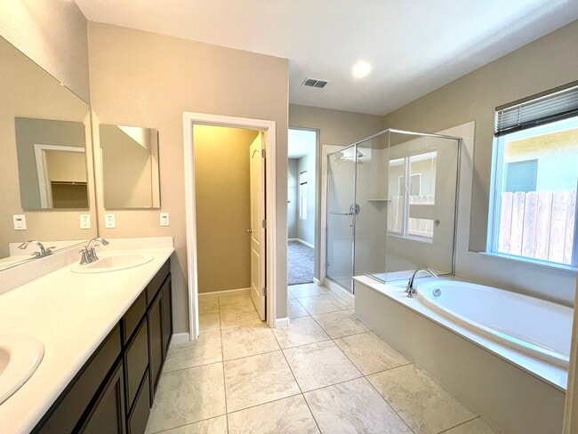 Photo - 1726 Jones St