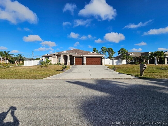 Building Photo - 5768 NW Zenith Dr