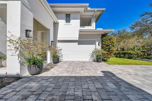 Photo - 3510 Segovia St